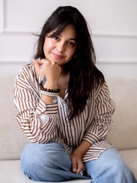 Cylia, fondatrice de Studio ERIĀ, photographe et designer graphique